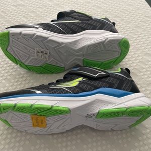 KID'S SNEAKER  SKECHERS SIZE 4 COLOR BLUE